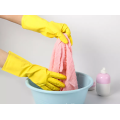 Резиновые перчатки для уборки на складе